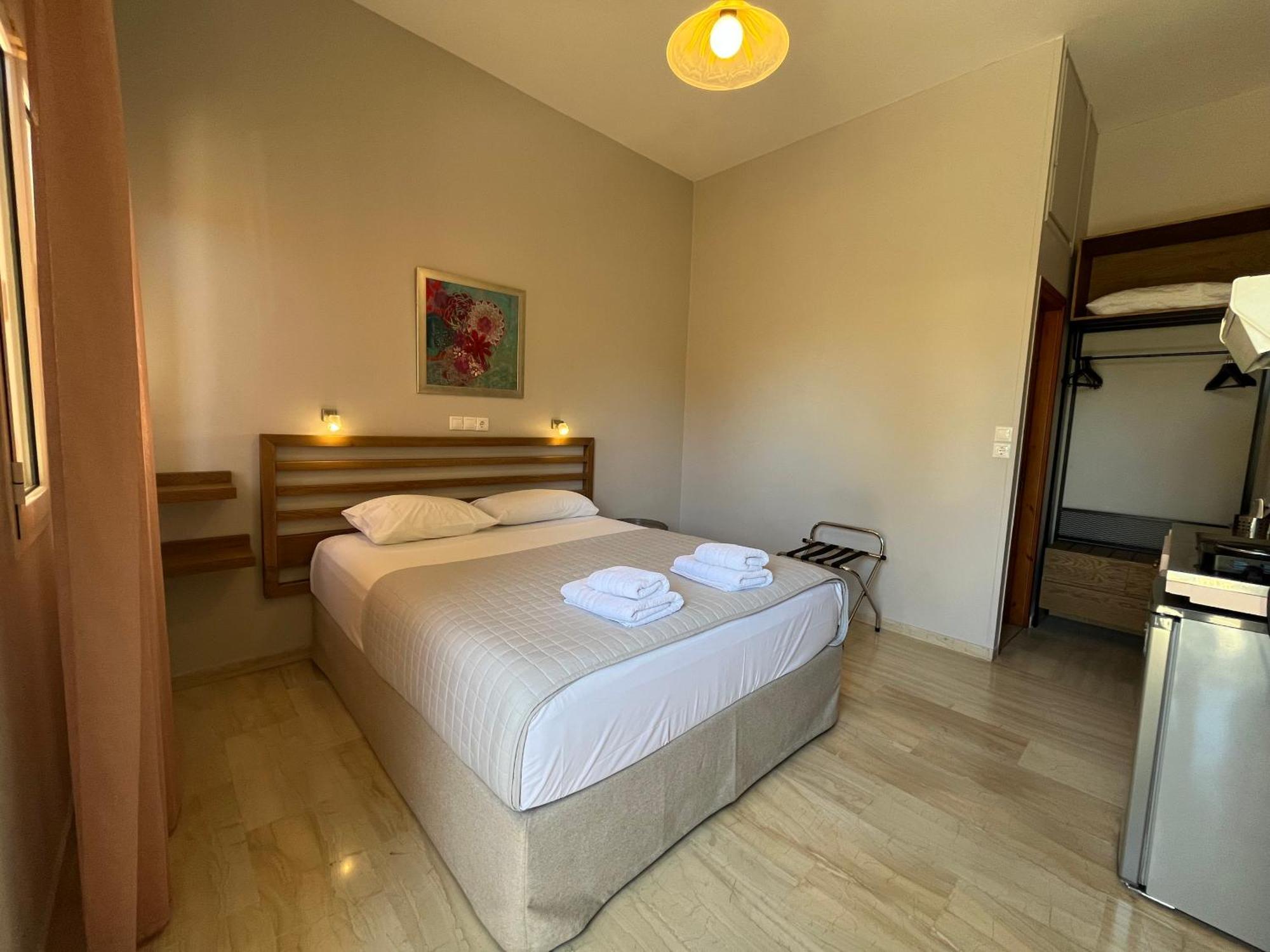 George Studios Васілікі Номер фото